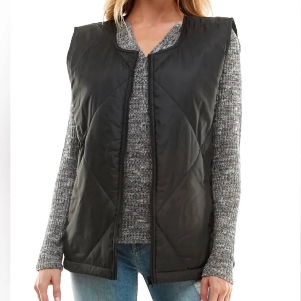 NWT SOCIALITE Lightweight Puffer Vest!